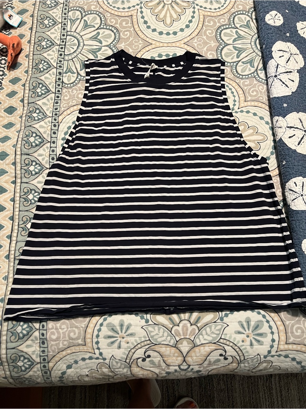 Lululemon Yachtie stripe tank 12 Navy white athletic